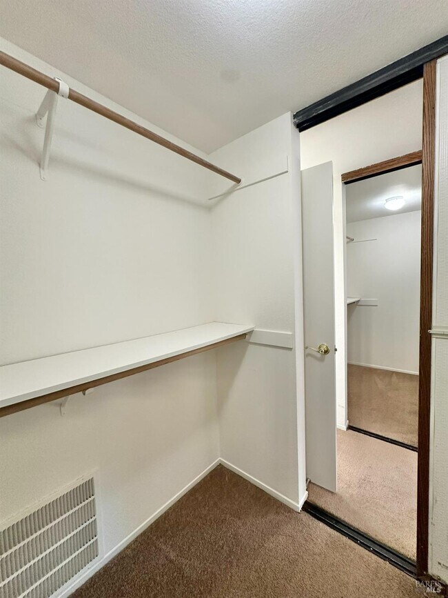 Building Photo - 768 Rose Dr