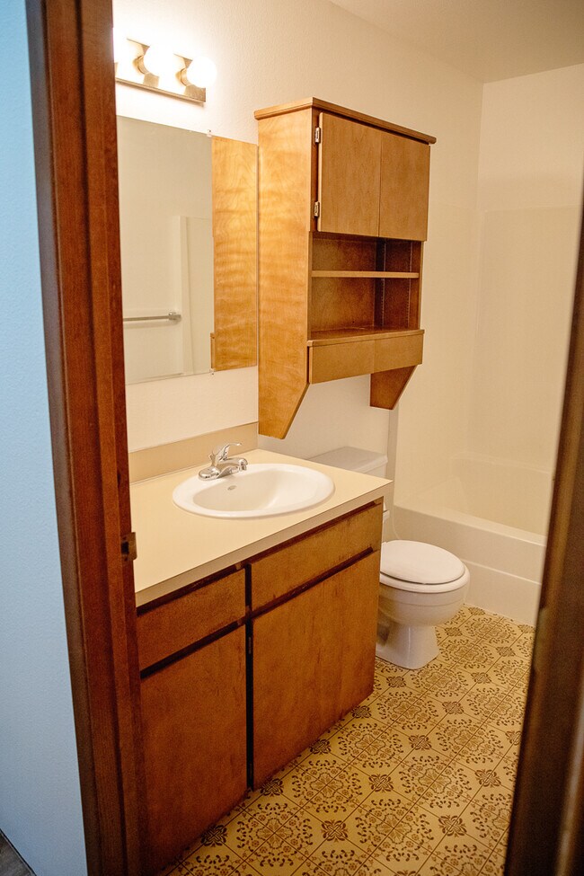1 bathroom - 1606 E Alder St