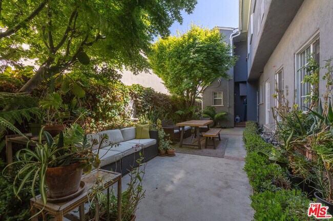 Building Photo - 9660 W Olympic Blvd