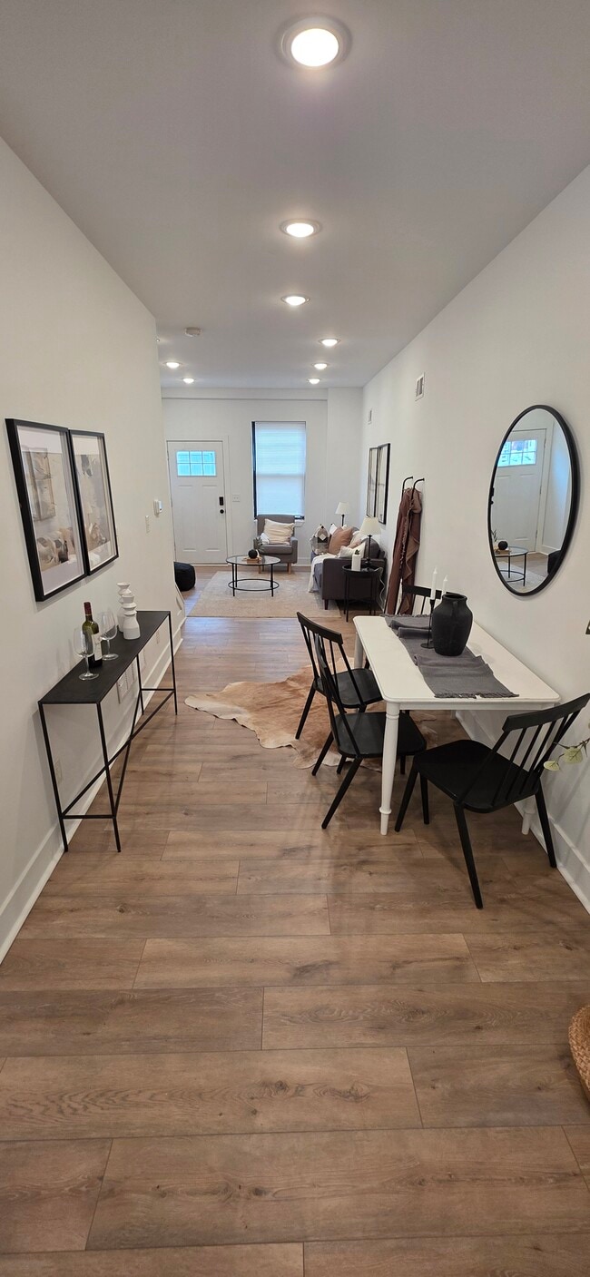 Building Photo - 532 N Belnord Ave