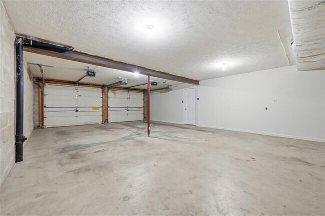 Building Photo - 223 Cottonwood Ln