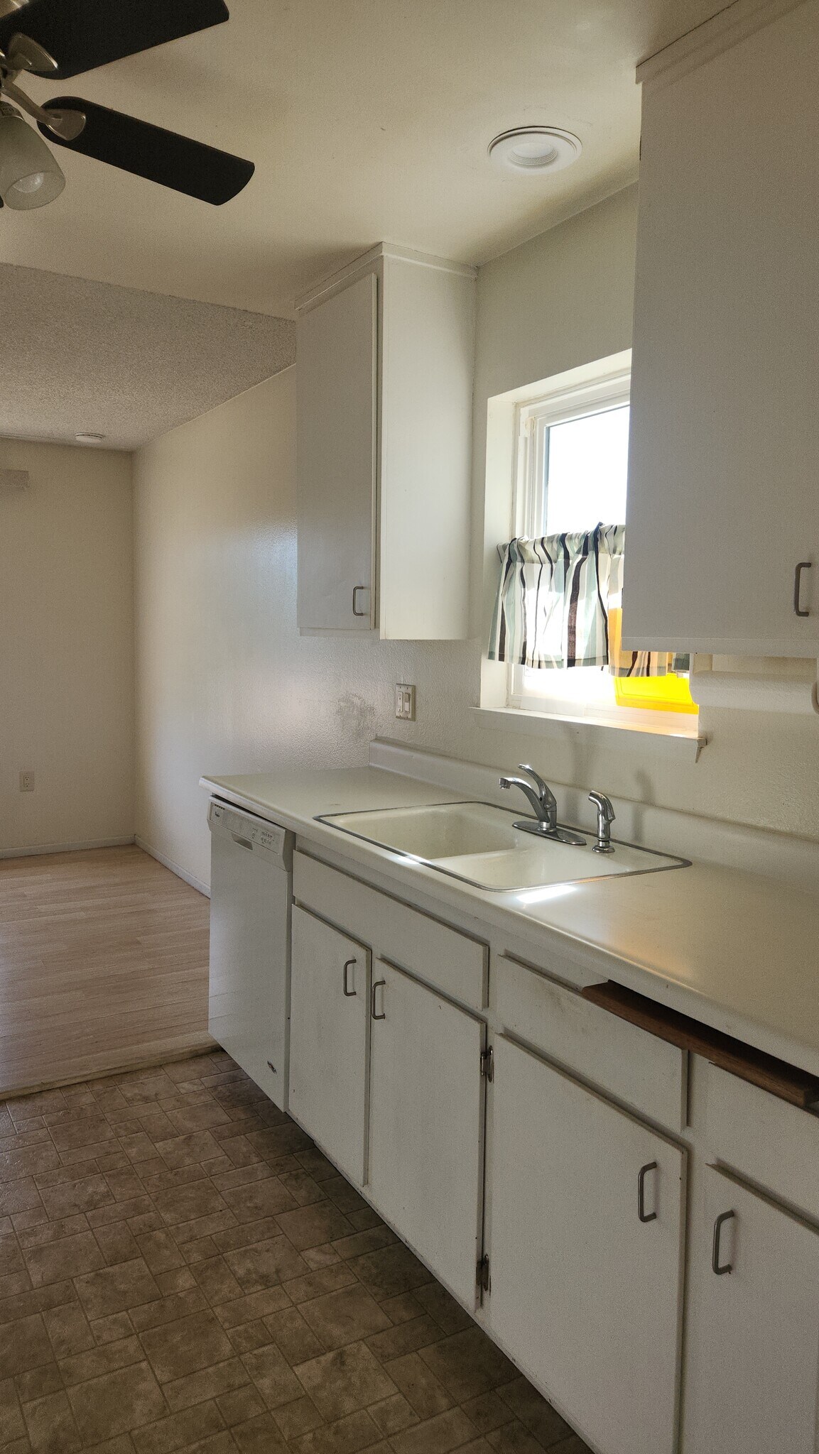 Kitchen - 27961 Winged Foot Dr