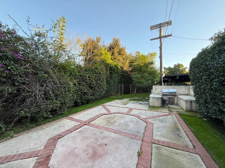 Building Photo - 4524 Tujunga Ave