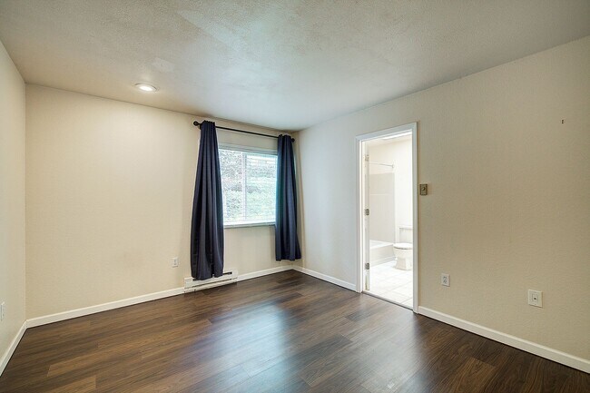 Building Photo - 2bd/2.5ba Woodinville Townhome