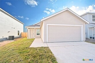 Building Photo - 2441 Legends Crk