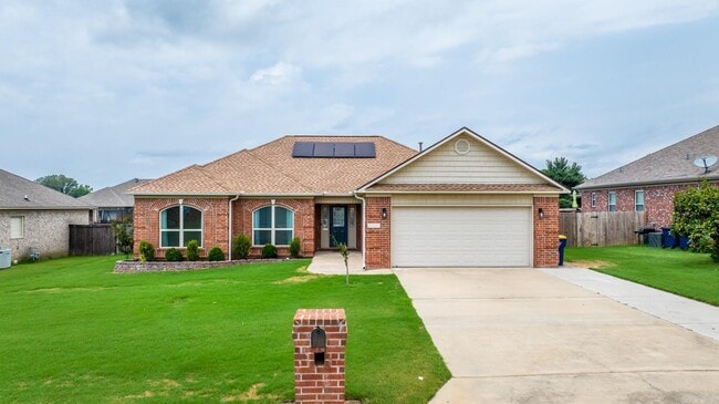 Primary Photo - 2423 Palisade Dr