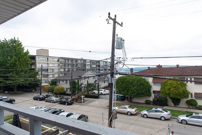 Building Photo - 2023