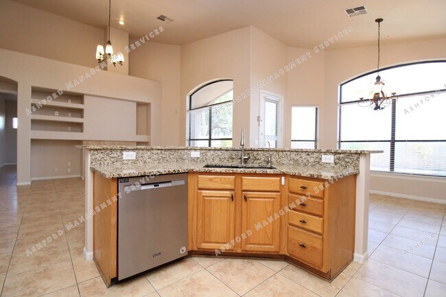 Building Photo - BEAUTIFUL 4 BEDROOM + LOFT ON CULDESAC WITH POOL/SPA