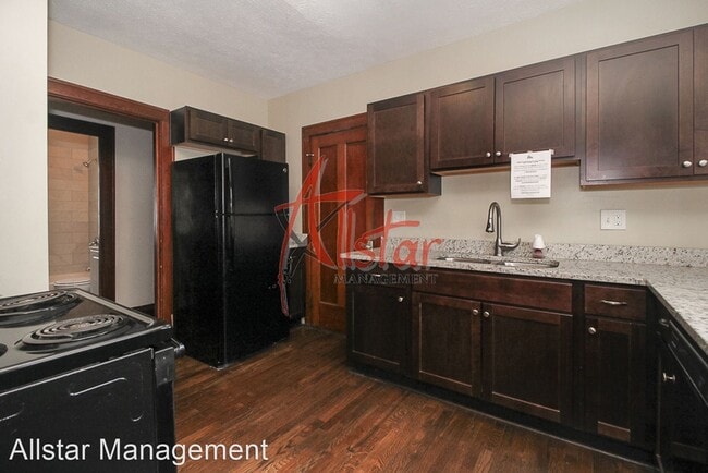 Building Photo - 2 br, 1 bath House - 1335 W 91st (up)