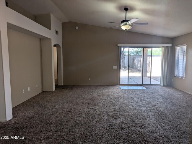 Building Photo - 534 W Bluefield Ave