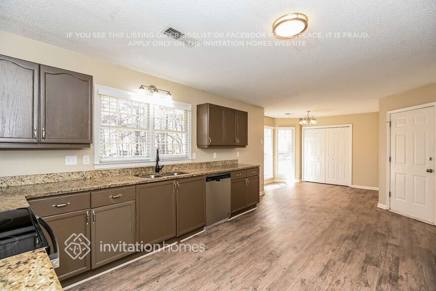 Building Photo - 2585 Loring Rd NW