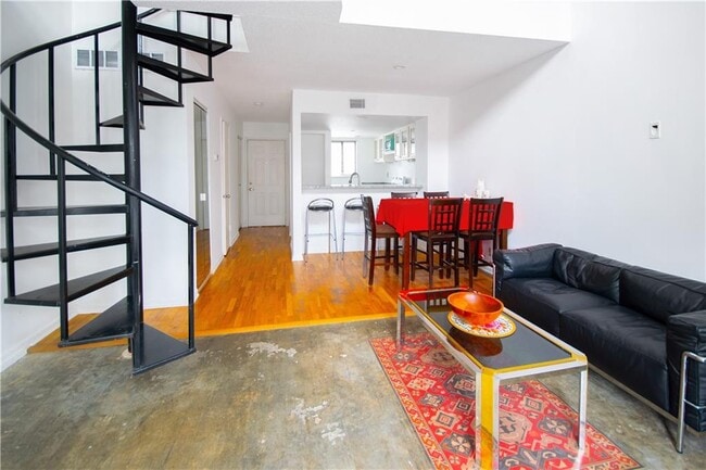 Building Photo - 19 Finch Trail NE