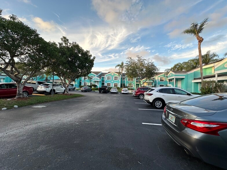 Building Photo - 2636 SE 20th Ct