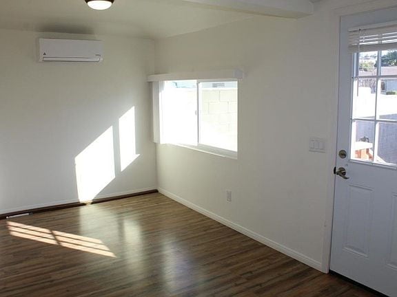 Building Photo - Sweet home
