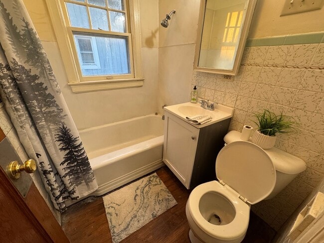 Building Photo - 3 bed, 1 bath home for rent in Waterloo