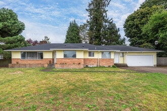 Building Photo - 2030 Ocean Beach Pl