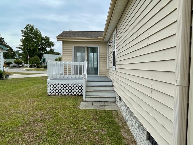 Building Photo - 2 Bedroom 2 Bath  with Flex Room, located in Saltaire Village
