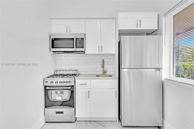 Building Photo - 1839 Funston St