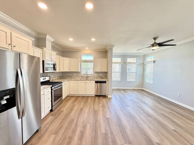 Building Photo - 80 Huntington St