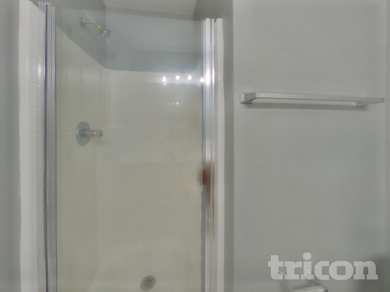 Building Photo - 2309 Green Creek Dr