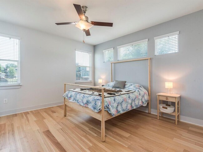Building Photo - 2315 Capulet St