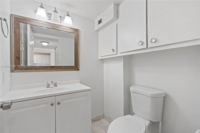 Building Photo - 1830 Dixieana St