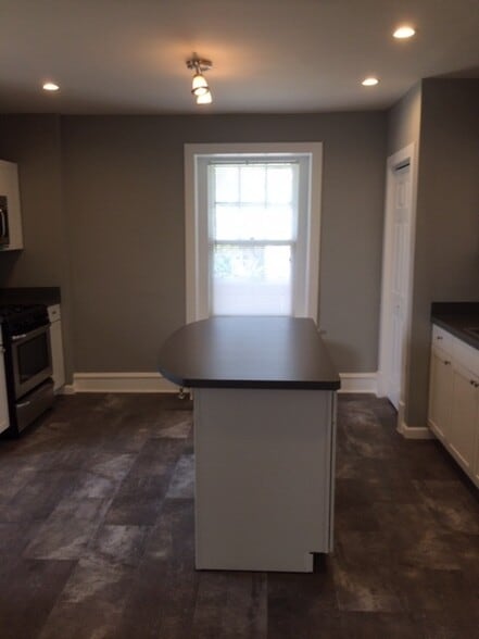 Building Photo - 1000 W 28th St