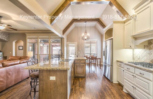 Building Photo - 5 Bed 4 Bath Rental Home Bixby