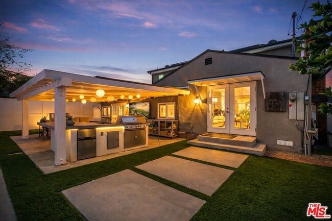 Building Photo - 4952 Placidia Ave