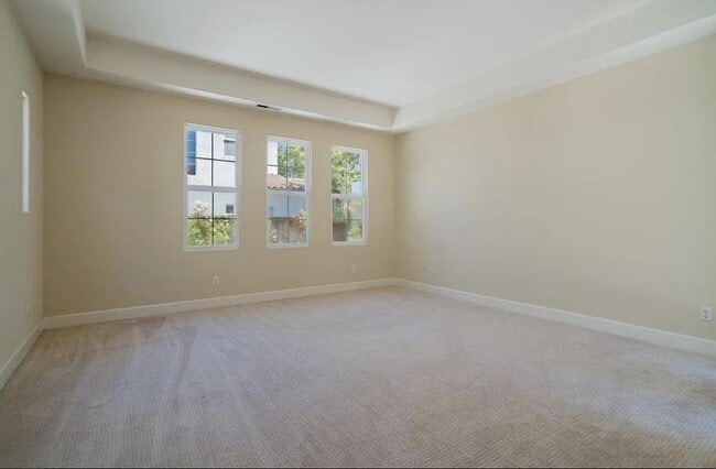 Building Photo - 2520 Club Dr