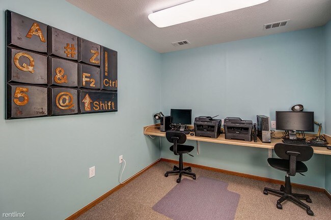 Building Photo - 4 br, 2.5 bath House - Oak Hollow