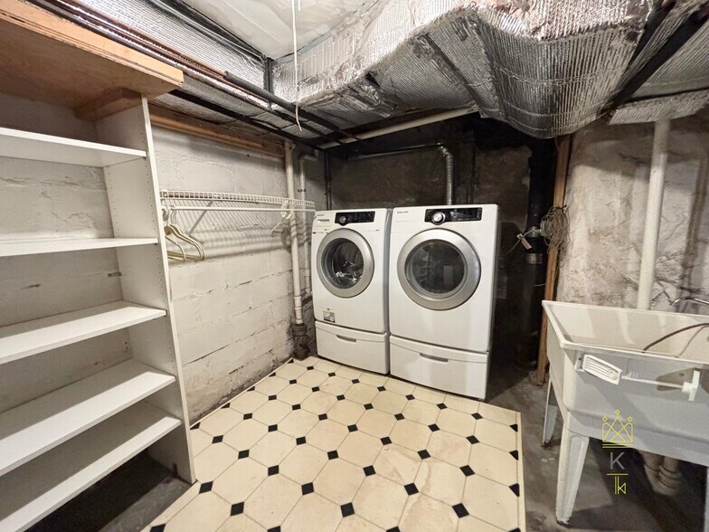 Building Photo - 33 Clearwater Rd