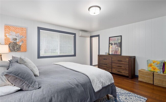 Building Photo - Move in Ready! A wonderful spacious 3-bedr...