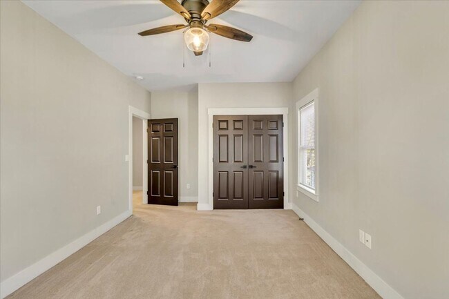 Building Photo - Downtown 4 bedroom home