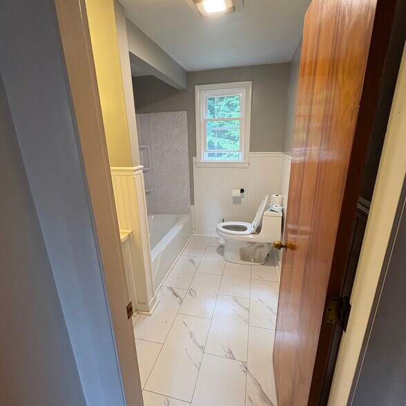 Building Photo - 15 Acer Heights Rd