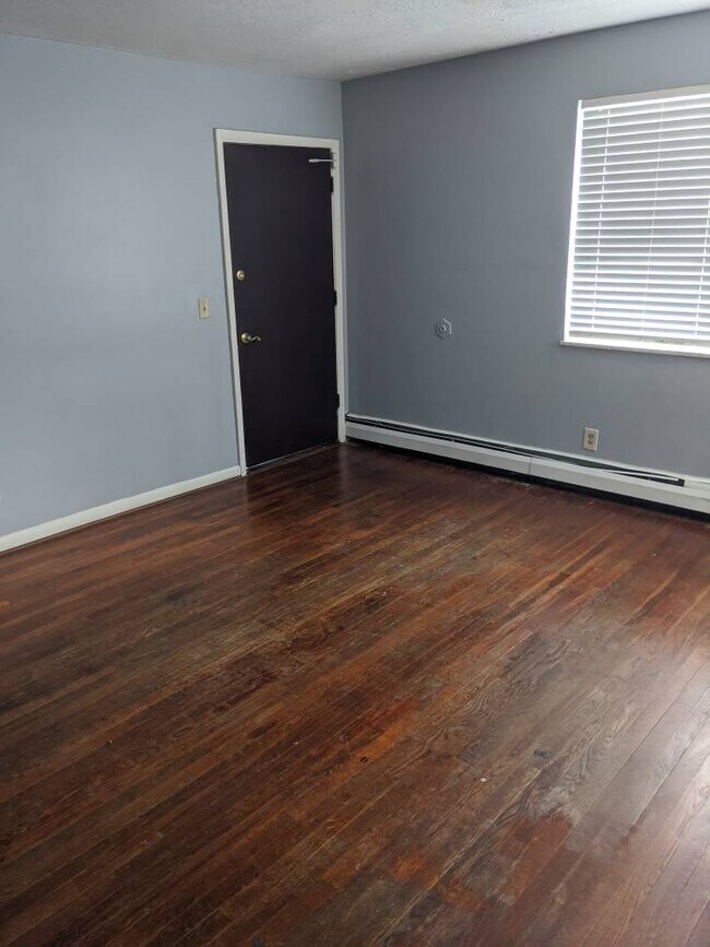 Building Photo - 1011 Winfield Ave