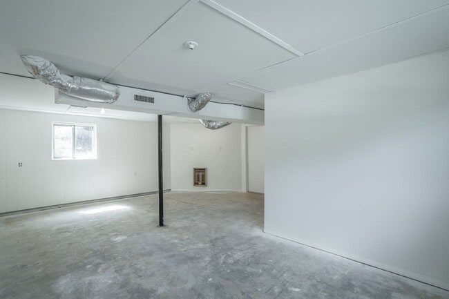 Building Photo - 1364 Meadowood Dr