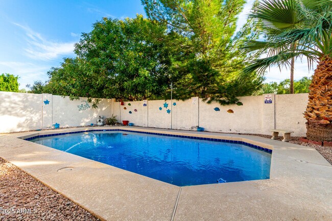 Building Photo - 1825 E Arabian Dr