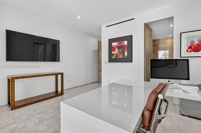 Building Photo - 401 Lido Dr