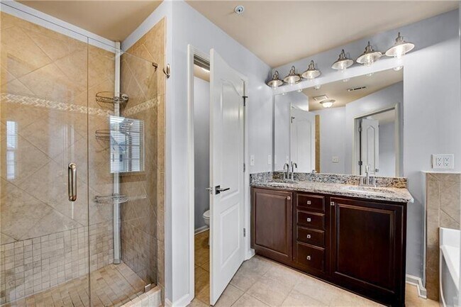 Building Photo - 2242 Knoxhill View
