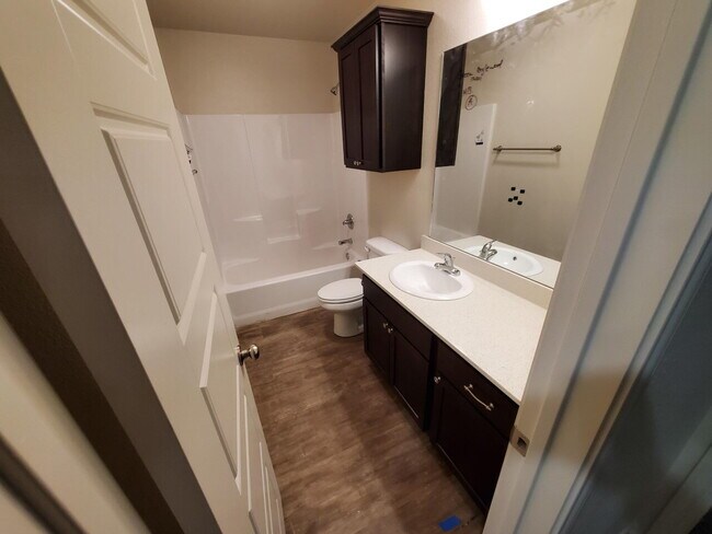 Building Photo - 6, 9 or 12 month Lease! Cooper Schools/ So...