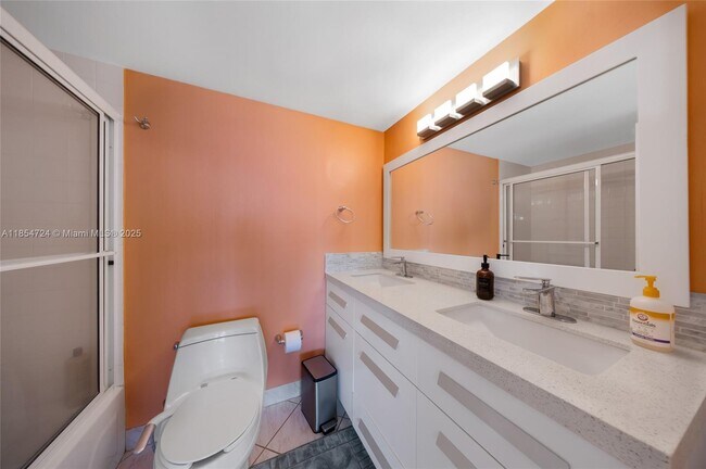Building Photo - 18081 Biscayne Blvd