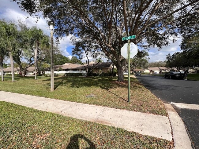 Building Photo - 8593 Raintree Ct