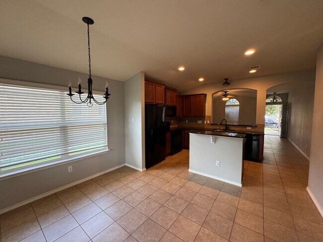 Building Photo - Freshly Renovated Midway ISD Home