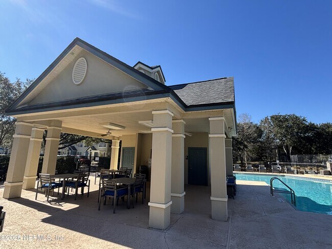 Building Photo - 13703 Richmond Park Dr N