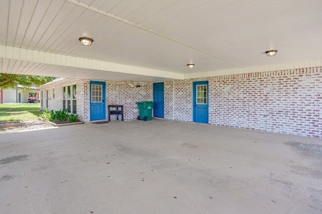 Building Photo - 12525 Indian Springs Rd