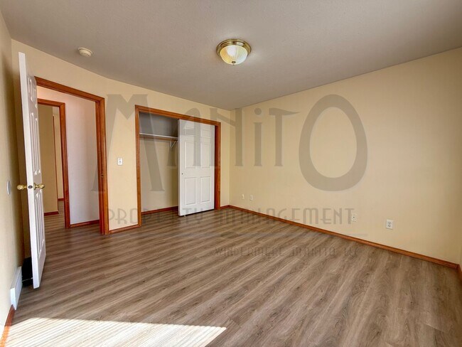 Building Photo - Beautiful Gleneden Heights Home