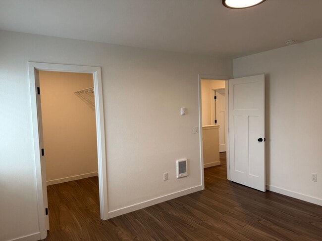 Building Photo - Brand new 3 bedroom 3 full bath townhouse in Thurston! $1,000 OFF YOUR FIRST MONTH'S RENT!