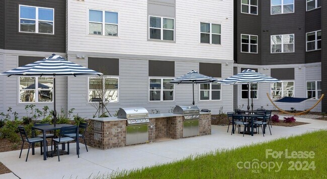 Building Photo - 8424 N Tryon St