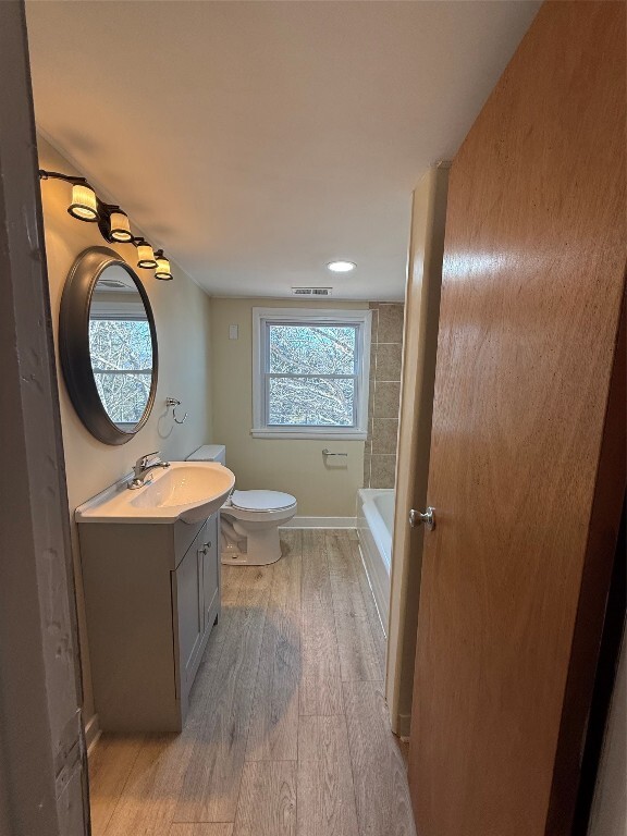 Building Photo - 712 Pickwick Dr